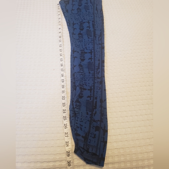 CAbi 963 Skinny Tech Cool Down Leggings Blue Black Print Womens Size S - Picture 11 of 11